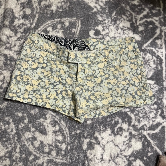 Volcom shorts - Picture 2 of 3